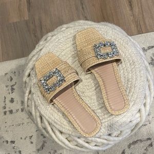 NWT Woven Straw Broach Buckle Flat Sandal Slides Size 40 (Size 8.5)